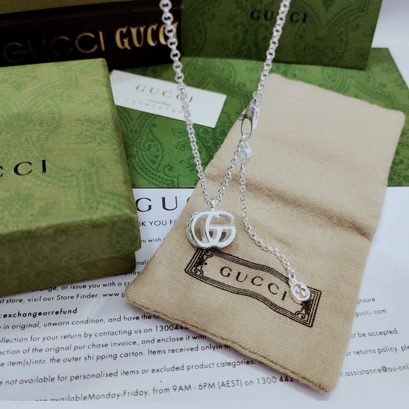 G*u*i necklaces